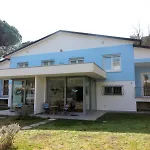 Modern 200mt From The Βίλα *