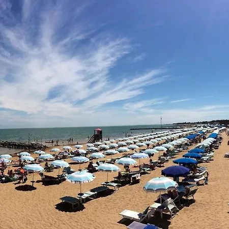 Modern 200mt From The Villa Lignano Sabbiadoro